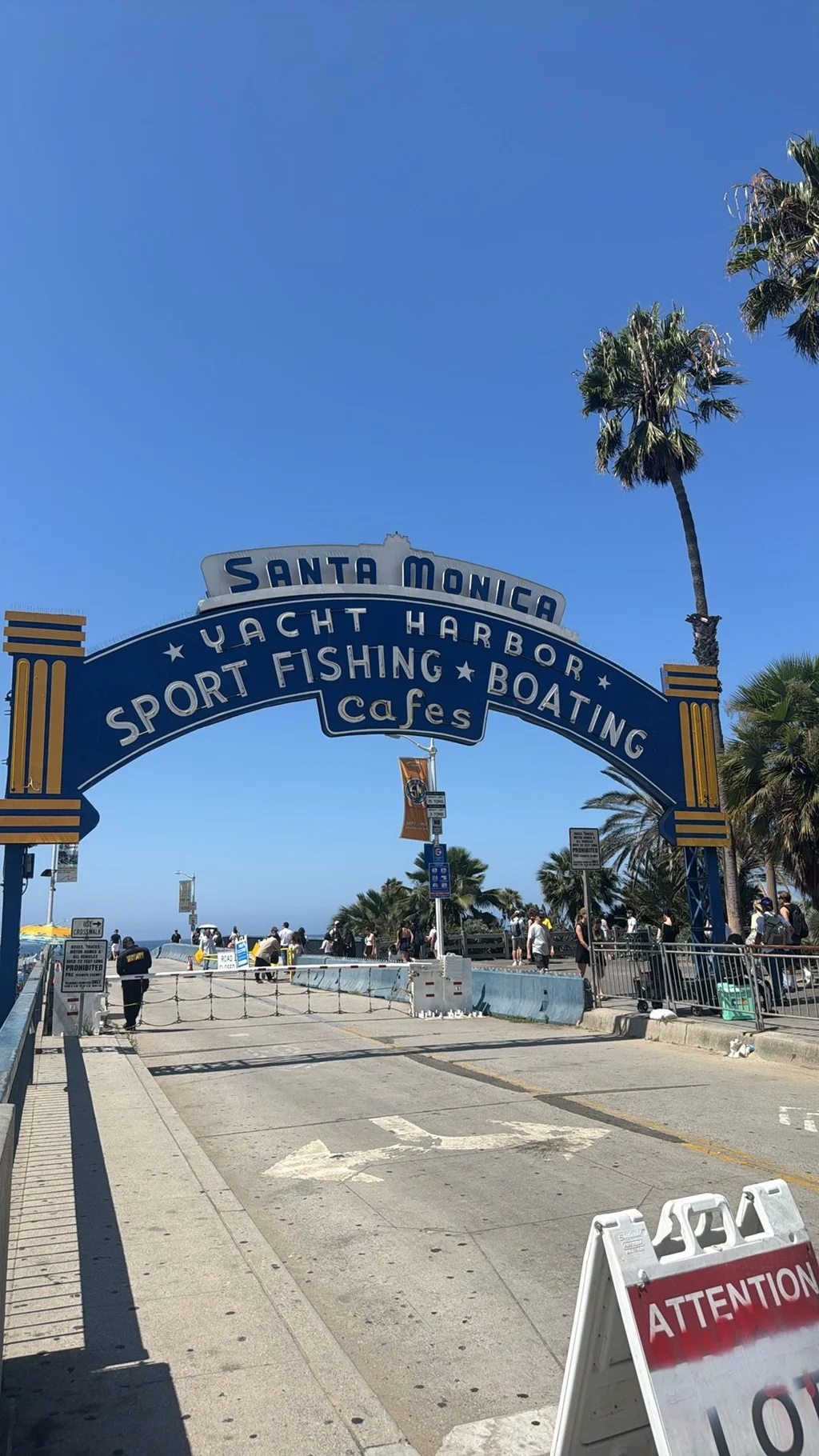 the entrance to the famous Santa Monica pier